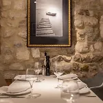 Leonis Restaurant & Split