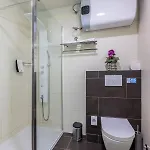 Bed & Breakfast Leonis Restaurant &