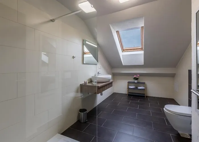 Leonis Restaurant & Bed & Breakfast 4*