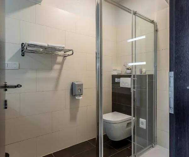 Leonis Restaurant & 4* Split