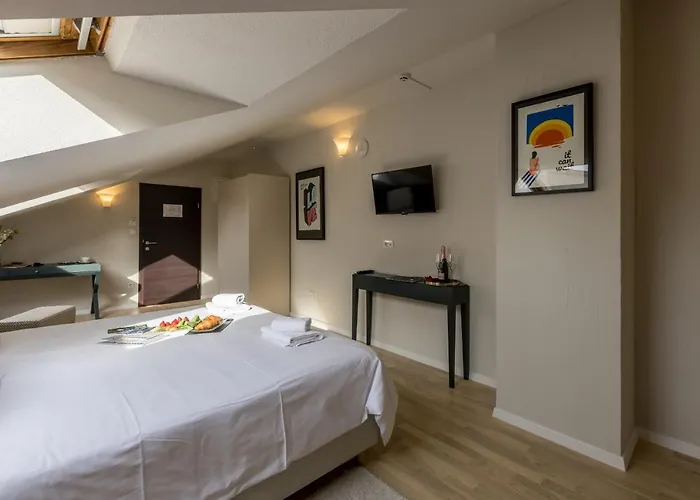 Leonis Restaurant & Bed & Breakfast 4*