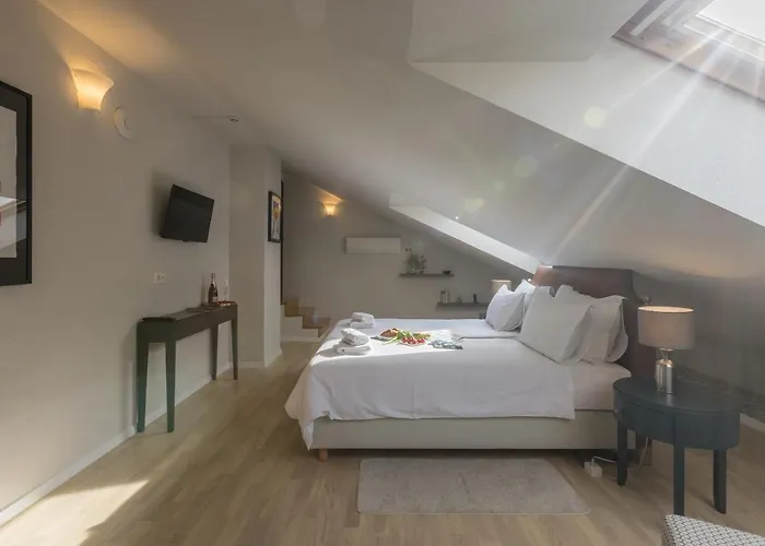 Leonis Restaurant & Bed & Breakfast 4*