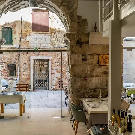 Oda ve Kahvaltı Leonis Restaurant &