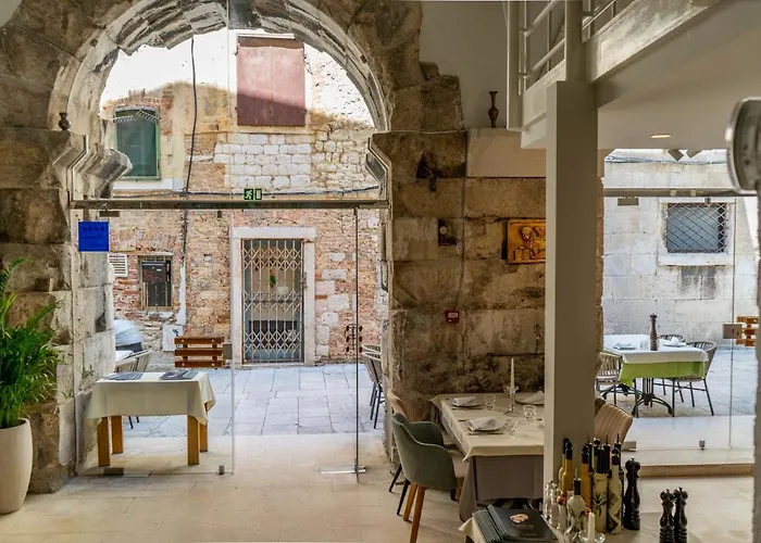 krevet i doručak Leonis Restaurant &