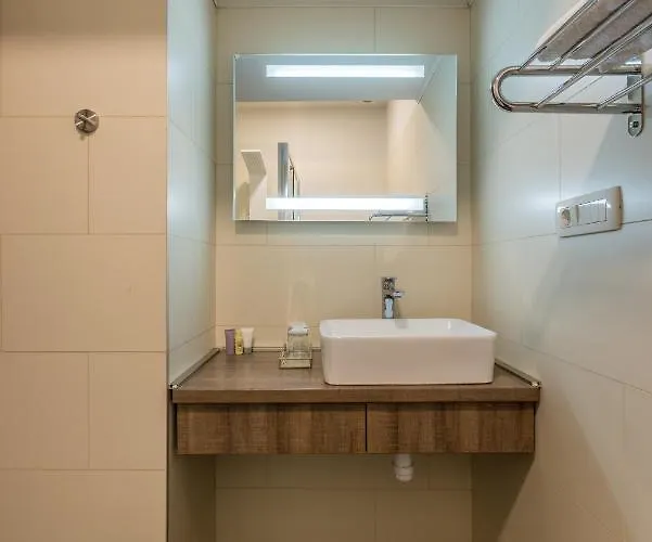 krevet i doručak Leonis Restaurant & 4*