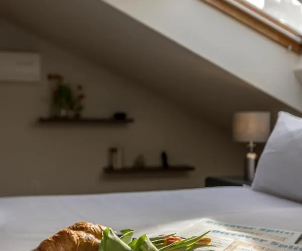 Leonis Restaurant & Split