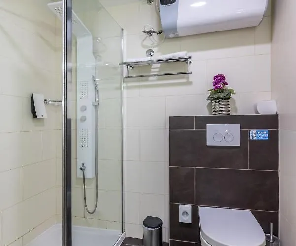 krevet i doručak Leonis Restaurant &