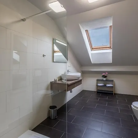 Leonis Restaurant & Bed & Breakfast 4*