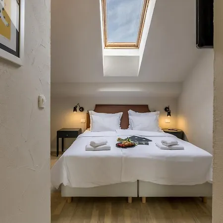 Leonis Restaurant & Bed & Breakfast 4*