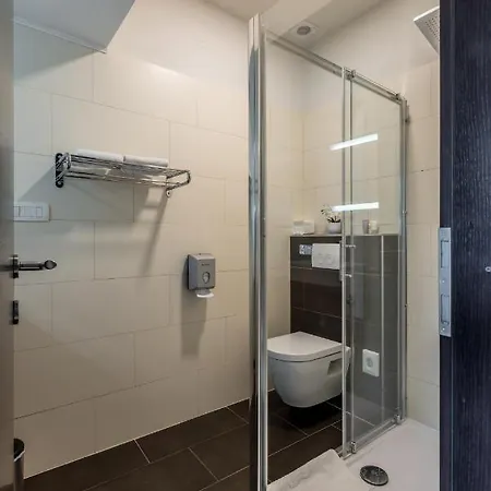 Leonis Restaurant & 4* Split