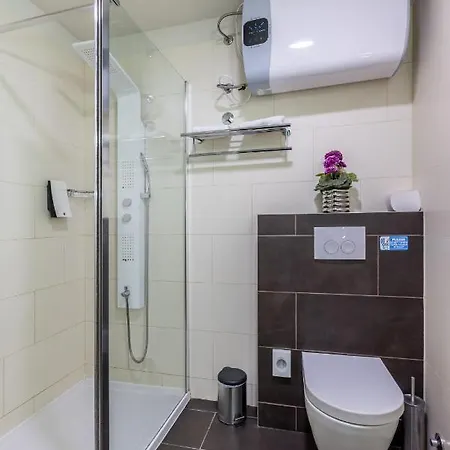 Bed & Breakfast Leonis Restaurant &