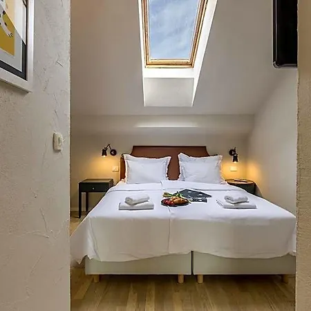 Leonis Restaurant & Bed & Breakfast 4*