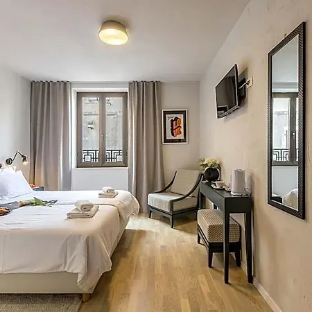 Leonis Restaurant & Bed & Breakfast