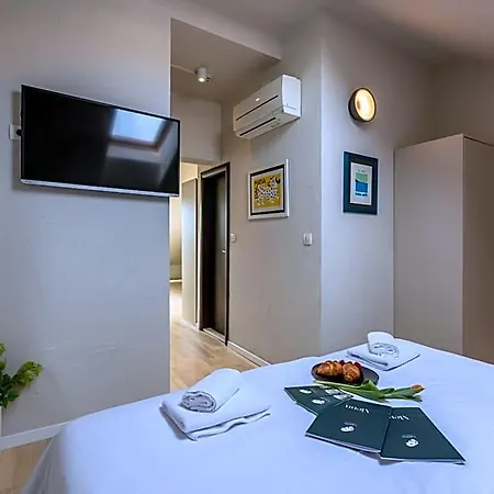 Leonis Restaurant & Bed & Breakfast Split