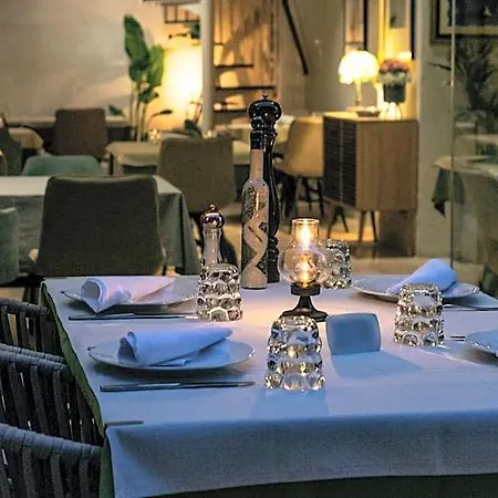 Bed & Breakfast Leonis Restaurant & 4*