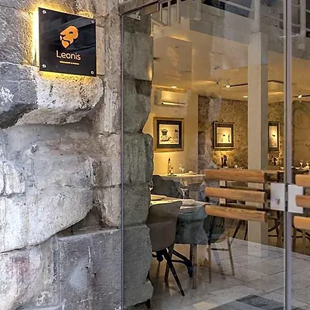 Leonis Restaurant & Split