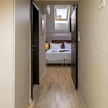 Leonis Restaurant & Bed & Breakfast