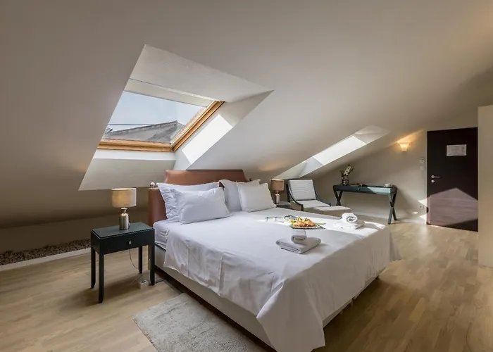 Bed & Breakfast Leonis Restaurant & 4*