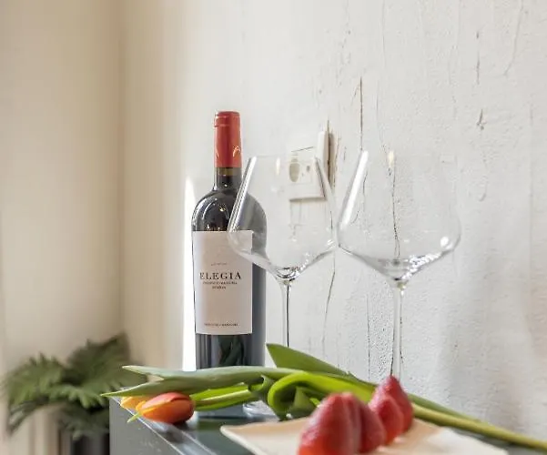 Leonis Restaurant & Bed & Breakfast