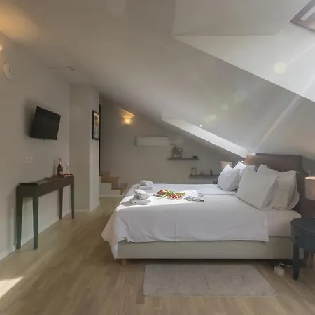 Leonis Restaurant & فندق مبيت وإفطار 4*