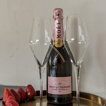 Leonis Restaurant & فندق مبيت وإفطار سبليت