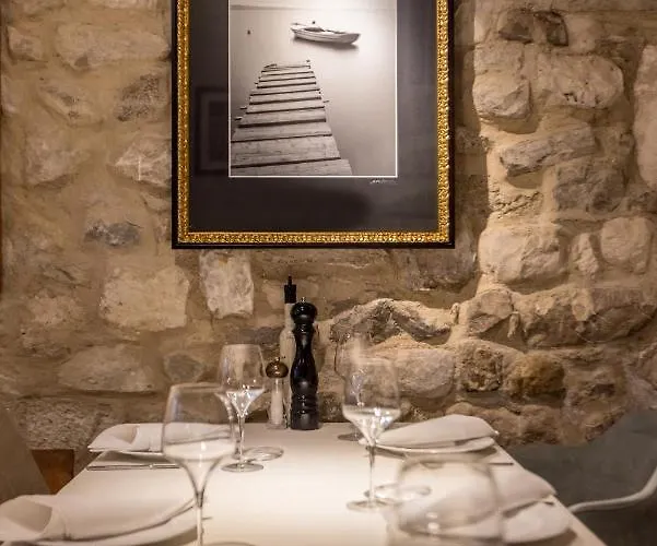 Leonis Restaurant & Split